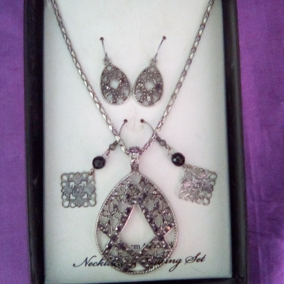 Jewelry - Silver Tone Marcasite Style Filigree Necklace and 2 Pair Earring Jewelry Set 18"